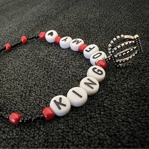 Taylor Swift King of My Heart friendship bracelet